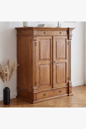 Tömör fenyő szekrény barna lakk patinával, 113x145x49 cm